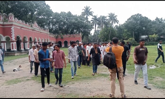 গৌরীপুরের ঐতিহ্যবাহী রাজেন্দ্র কিশোর উচ্চ বিদ্যালয় পরিদর্শনে জেলা পরিষদ চেয়ারম্যান