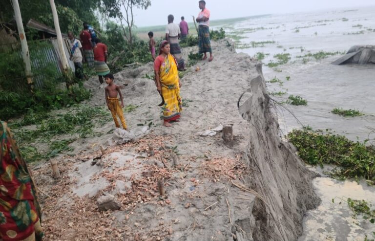সুন্দরগঞ্জে নদীগর্ভে বিলীন ৫ শতাধিক বসতভিটা: হুমকিতে বিস্তীর্ণ জনপদ
