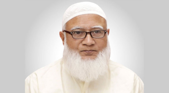 স্পিকার থেকে পরিচ্ছন্নতাকর্মী, সবাইকে আম উপহার দিলেন বিরোধীদলীয় নেতা