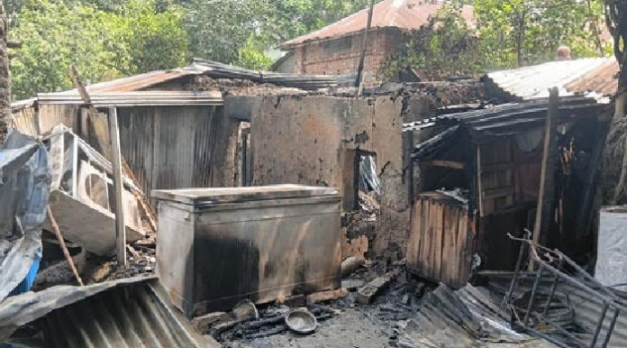 রাণীনগরে শর্টসার্কিটের আগুনে পুড়ল বসতবাড়ি