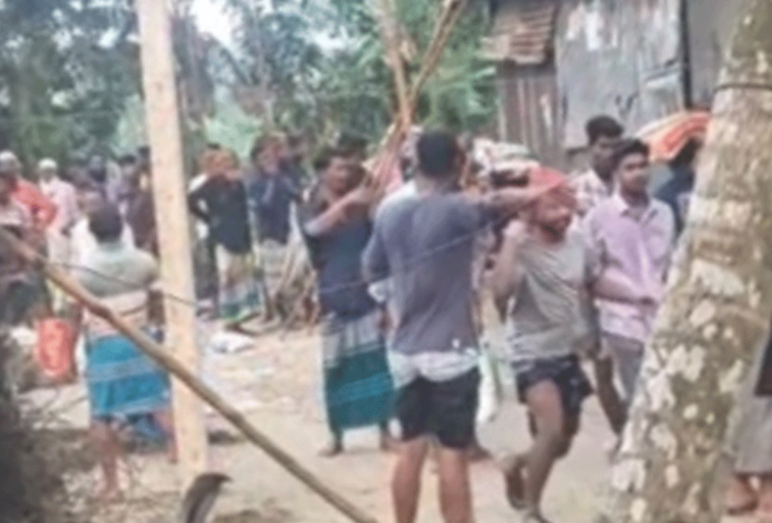 নান্দাইলে থানায় অভিযোগ দিয়েও রক্ষা পেল না পরিবার, পুলিশ ফিরতেই বাড়ি-দোকানে লুটপাট!
