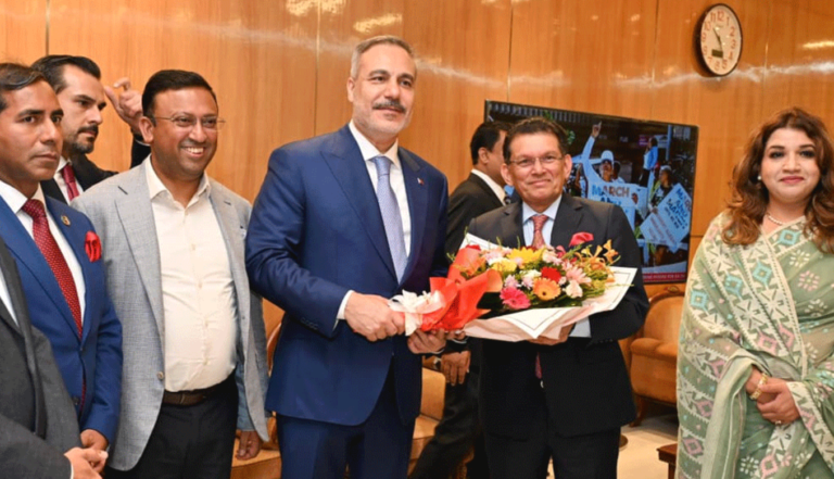 ৬ বছর পর কোনো তুর্কি পররাষ্ট্রমন্ত্রী ঢাকায়: কৌশলগত ও প্রতিরক্ষা সম্পর্কে নতুন দিগন্তের আভাস