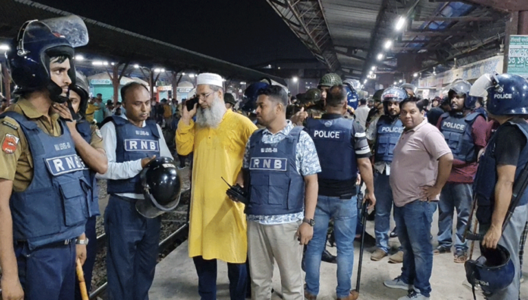 ভৈরব রেলস্টেশন রণক্ষেত্র: ফুটবল খেলা নিয়ে ২ গ্রামের ৫ ঘণ্টার তাণ্ডব, ৪ রুটে ট্রেন চলাচল বন্ধ, আহত ৩০