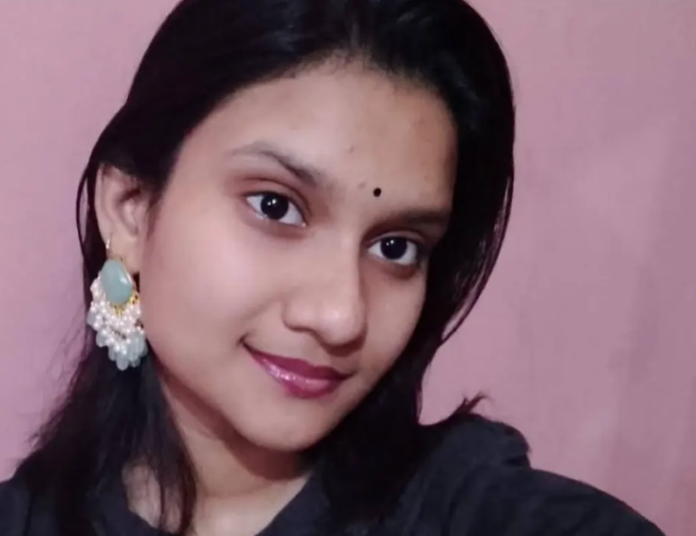 সাভারে তালাবদ্ধ ফ্ল্যাটে গৃহবধূর রহস্যজনক মৃত্যু: ছাত্রদল নেতা স্বামীর দিকে সন্দেহের তির