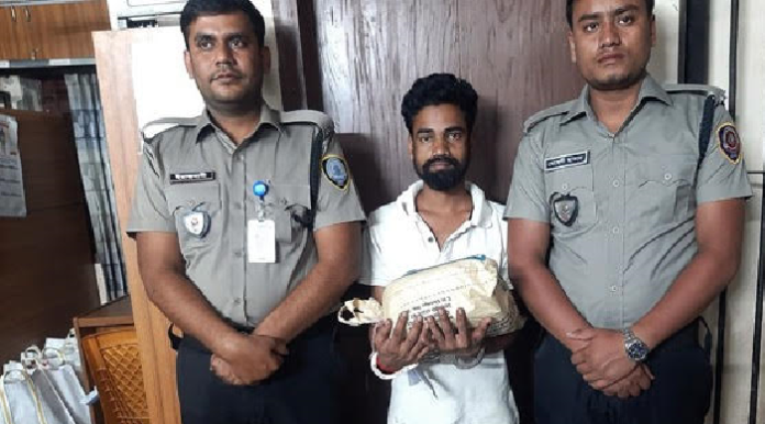রাণীনগরে ২কেজি গাঁজাসহ মাদক ব্যবসায়ী আটক