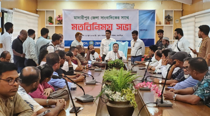 দুষ্টের দমনে সাংবাদিকদের কলম তরবারির মতো ব্যবহার করতে হবে: খন্দকার মাসুক