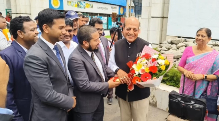 ‘এক আকাশ, এক বাতাস’: মেলবন্ধনের বার্তা দিয়ে সড়কপথে ঢাকায় ভারতের নতুন হাইকমিশনার