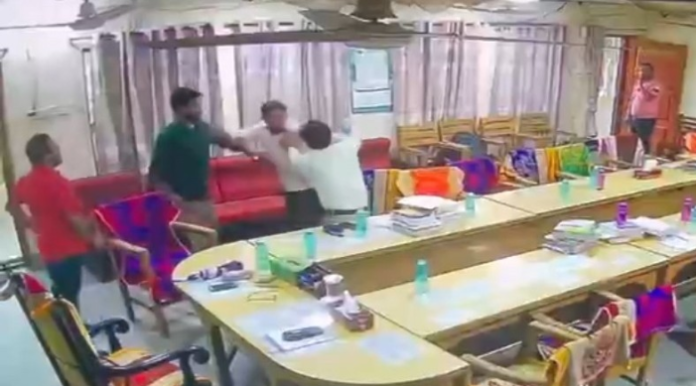 অধ্যক্ষ-সহাকরী অধ্যাপকের মারামারি, ভিডিও ভাইরাল