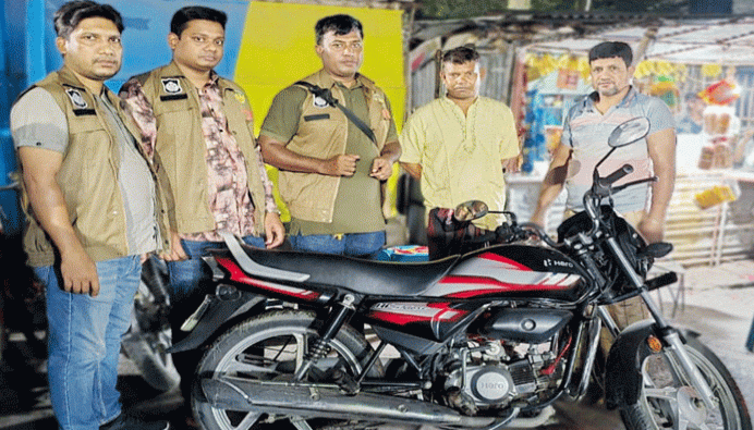 রাজশাহীতে দস্যুতায় ব্যবহৃত মোটরসাইকেল- সহ গ্রেফতার-২