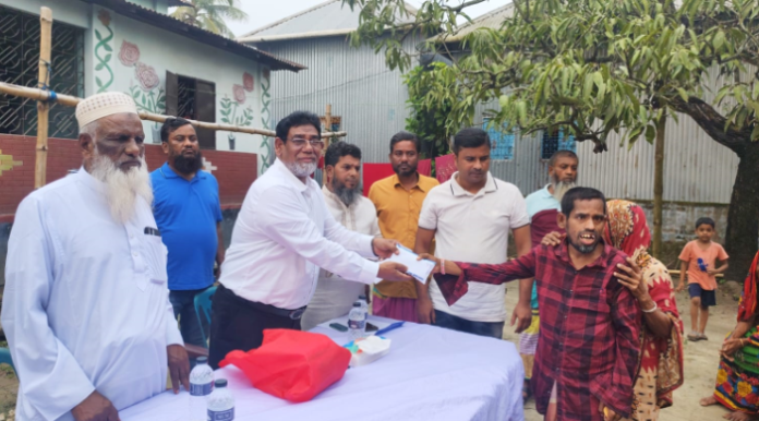 মানিকগঞ্জের সিংগাইরে ১৫ দুস্থ অসহায় পরিবারকে এমএ সাত্তার খানের ১৫ লক্ষ টাকা অনুদান