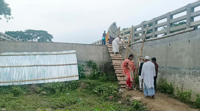 ত্রিশালে খিরু নদী পাড়ের মানুষের প্রতিদিনের সংগ্রাম