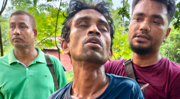 ঈশ্বরদীতে এএসআই সুজাউল হত্যা মামলার পলাতক আসামি অস্ত্র-ইয়াবাসহ গ্রেফতার