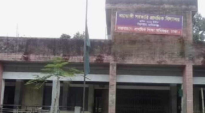 মানিকগঞ্জের সরকারি প্রাথমিক বিদ্যালয়ের প্রধান শিক্ষক অপসারণে গণস্বাক্ষর সম্বলিত অভিযোগ দায়ের