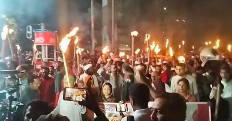 ভারতীয় দূতাবাস অভিমুখে মশাল মিছিল রুখে দিল পুলিশ, ‘সেভেন সিস্টার্স’ নিয়ে হুঁশিয়ারি