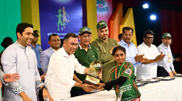 সবুজ মাঠে ক্ষুদেদের বিশ্বজয়ের স্বপ্ন: ‘গিনেস রেকর্ড’ ও ‘অলিম্পিক মাস্টারপ্ল্যান’ নিয়ে নতুন ক্রীড়া-রোডম্যাপ ঘোষণা প্রধানমন্ত্রীর
