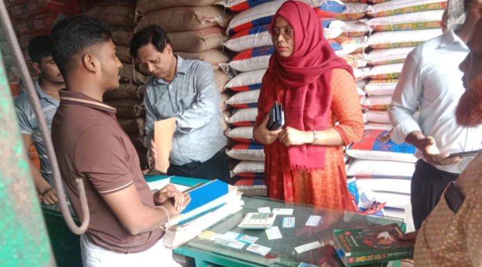 মানিকগঞ্জের সিংগাইর বাজারে মোবাইল কোর্টে ২ ব্যবসায়ীকে অর্থদন্ড