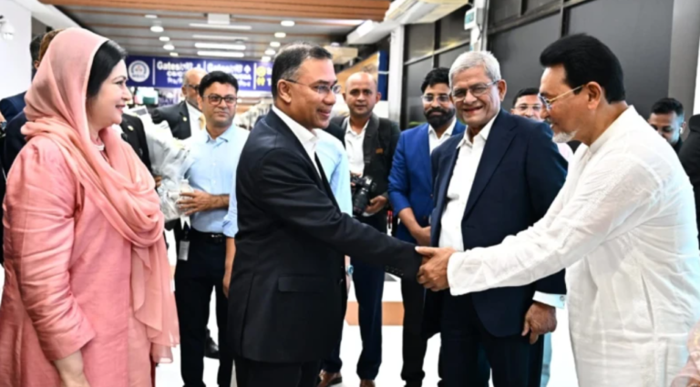 মেগা মিশন সফল: প্রথম বিদেশ সফর শেষে চীন থেকে দেশে ফিরলেন প্রধানমন্ত্রী তারেক রহমান