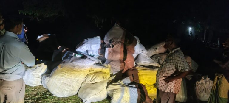 ফরিদপুরে ৬ লাখ টাকার অবৈধ চায়না দুয়ারি জাল পুড়িয়ে ধ্বংস করা হয়