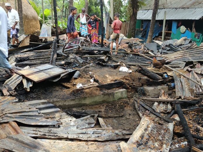 নষ্ট মিটারের শর্ট সার্কিটে পুড়ল কৃষকের বসতঘরসহ ৪ গরু, পল্লী বিদ্যুতের বিরুদ্ধে অবহেলার অভিযোগ