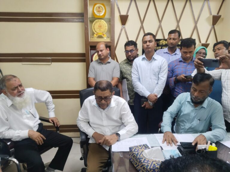 নোয়াখালী জেনারেল হাসপাতালে হঠাৎ স্বাস্থ্যমন্ত্রী, তত্ত্বাবধায়ক ক্লোজড