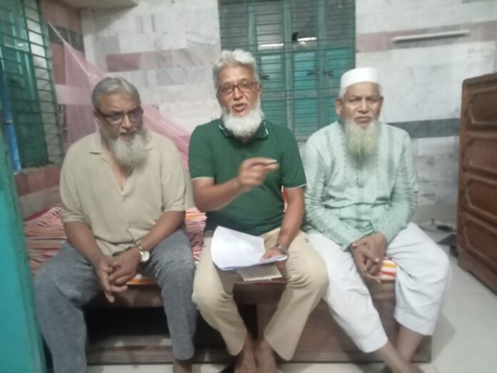 শাহজাদপুরে কবরস্থান সংস্কারে বাধা ও মারধরের প্রতিবাদে সংবাদ সম্মেলন