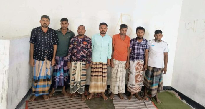 পুশ ইনে সহযোগিতা করার অভিযোগে ৭ বাংলাদেশি আটক