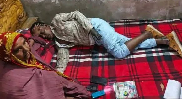 কলাপাড়ায় কিশোর গ্যাংয়ের হামলায় নারীসহ আহত -৩; স্বর্ণের চেইন এবং নগদ টাকা লুট