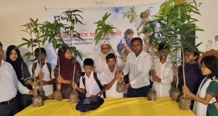 বিকল্প আয়ের লক্ষে শতাধিক শিক্ষার্থীদের মাঝে কবুতরের বাচ্চা, গাছের চারা এবং শিক্ষা উপকরন বিতরন