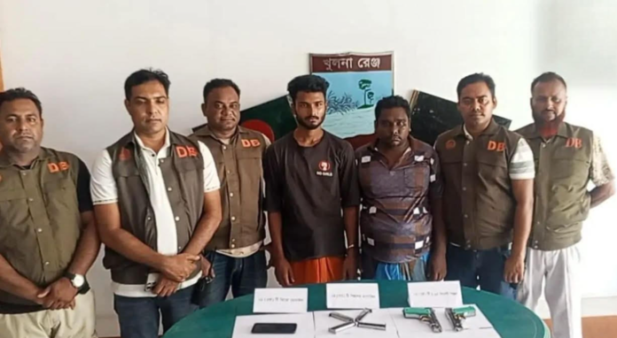 শার্শায় বিদেশি পিস্তল ও ম্যাগাজিনসহ দু' অস্ত্র ব্যবসায়ী আটক