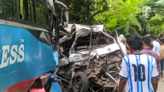 নাতনির মরদেহ আনার সময় সড়ক দুর্ঘটনায় প্রাণ ঝরলো নানিসহ দুইজনের-6a548f6e53b19