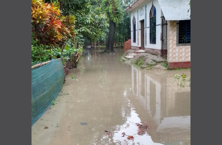 টানা বর্ষণে মেহার গ্রামের জনগুরুত্বপূর্ণ রাস্তা পানির নিচে, চরম ভোগান্তিতে শত শত মানুষ