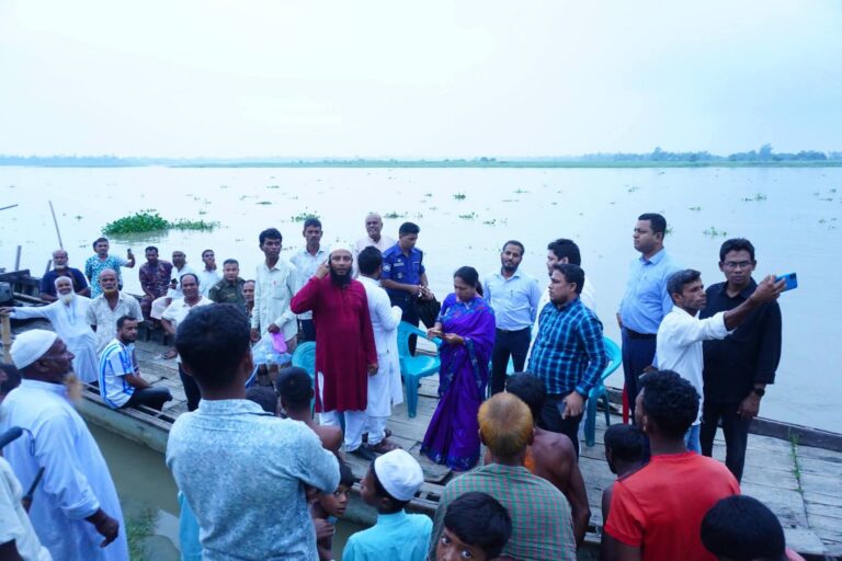 ব্রহ্মপুত্র নদীভাঙন কবলিত এলাকা পরিদর্শনে জেলা প্রশাসক