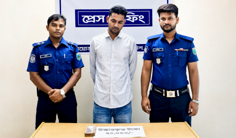 ঈশ্বরদীতে পুলিশ পরিচয়ে ছিনতাই: গ্রেপ্তার ১, উদ্ধার ৯০ হাজার টাকা