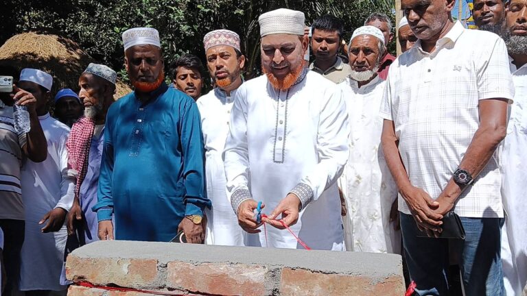 উল্লাপাড়ায় দুটি মসজিদের নতুন ভবনের ভিত্তিপ্রস্তর স্থাপন করলেন -এমপি রফিকুল ইসলাম খান