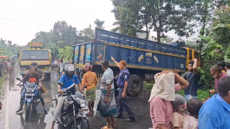 জয়পুরহাটে ট্রাক-অটোরিকশা মুখোমুখি সংঘর্ষে নিহত ২, আহত ৫