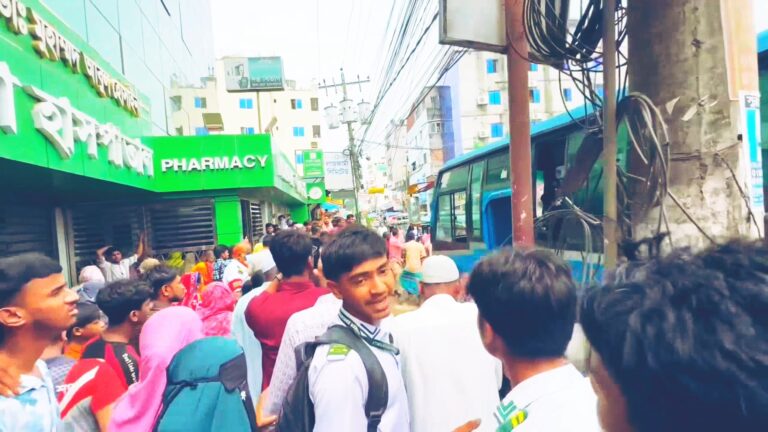 গাজীপুরে অসুস্থ হয়ে কারখানার অর্ধশতাধিক শ্রমিক হাসপাতালে