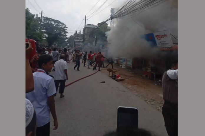 শেরপুরে আগুনে পুড়ল প্রাইভেটকারসহ চার প্রতিষ্ঠান
