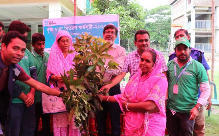 কলাপাড়ায় বৃক্ষ রোপণ কর্মশালায় ২৬০ জনকে গাছের চারা বিতরণ