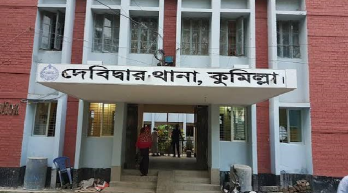 প্রবাসীর স্ত্রীর ঘরে আপত্তিকর অবস্থায় প্রধান শিক্ষক আটক, গণধোলাইয়ের পর ‘গা ঢাকা’!