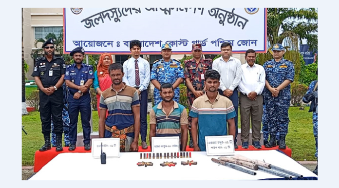 সুন্দরবনে বড় জাহাঙ্গীর বাহিনীর ৩ দস্যুর আত্মসমর্পণ, জিম্মি জেলে উদ্ধার