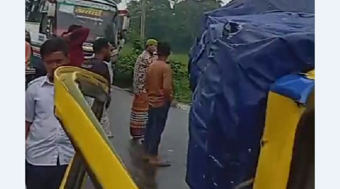 নোয়াখালীতে বাস-পিকআপের সংঘর্ষে ব্যবসায়ীর মৃত্যু