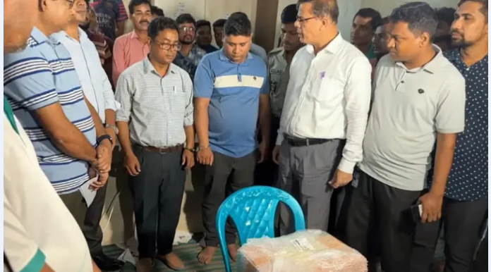 কুরিয়ার সার্ভিসের মাধ্যমে আসা ১৬ হাজার পিস নেশাজাতীয় ট্যাপেন্টাডল ট্যাবলেট উদ্ধার, দু`জনকে আটক