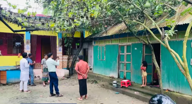 বুড়িচংয়ে যৌতুকের বলি হতে গিয়েও অলৌকিকভাবে বাঁচলেন গৃহবধূ: গলা কেটে স্বামীর আত্মসর্পণ