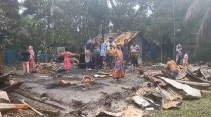 কলাপাড়ায় বিরোধের জেরে বসত ঘর পুড়িয়ে দেয়ার অভিযোগ, ১০ লাখ টাকার ক্ষতি