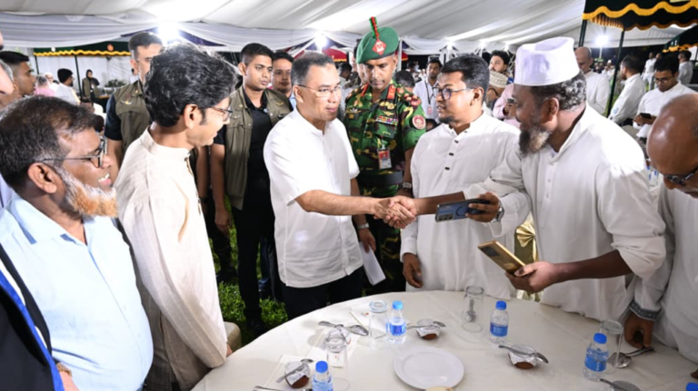 ‘গুপ্তবাহিনীর’ বিষয়ে সতর্কবার্তা প্রধানমন্ত্রীর: যুগপৎ আন্দোলনের শরিকদের এক থাকার আহ্বান