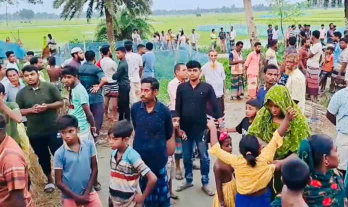 নাটোরে চার বছরের শিশুর সামনে অন্তঃসত্ত্বা স্ত্রীকে কুপিয়ে হত্যা, ঘাতক স্বামীকে গণপিটুনি
