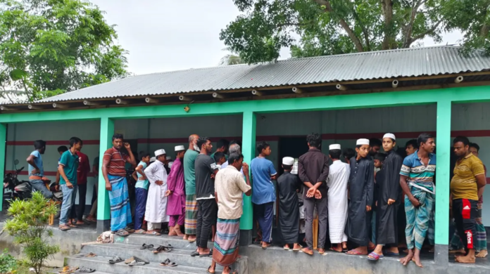 কুষ্টিয়ায় মাদ্রাসার শিশু শিক্ষার্থীকে লম্পট শিক্ষকের বারবার বলাৎকার! শিক্ষক আটক