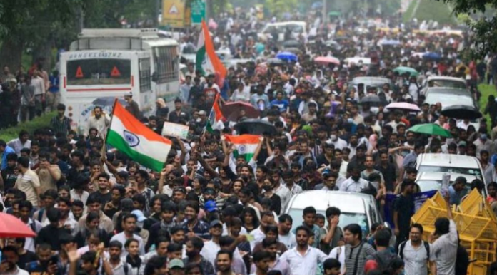 মোদির ‘ফাস্ট-ট্র্যাক’ আশ্বাসও ব্যর্থ, শিক্ষামন্ত্রীর পদত্যাগে অনড় সিজেপি