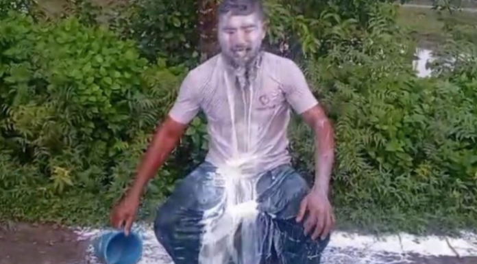 এমপির অনৈতিক কাণ্ডে ক্ষোভের বিস্ফোরণ: ১ মণ দুধে গোসল করে জামায়াত ছাড়লেন ত্যাগী কর্মী