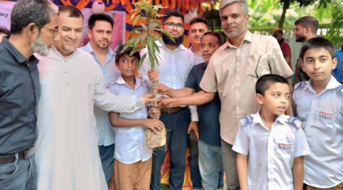 ভাঙ্গুড়ায় প্রিজম প্রি-ক্যাডেট এন্ড হাইস্কুলে দুই হাজার গাছের চারা বিতরণ